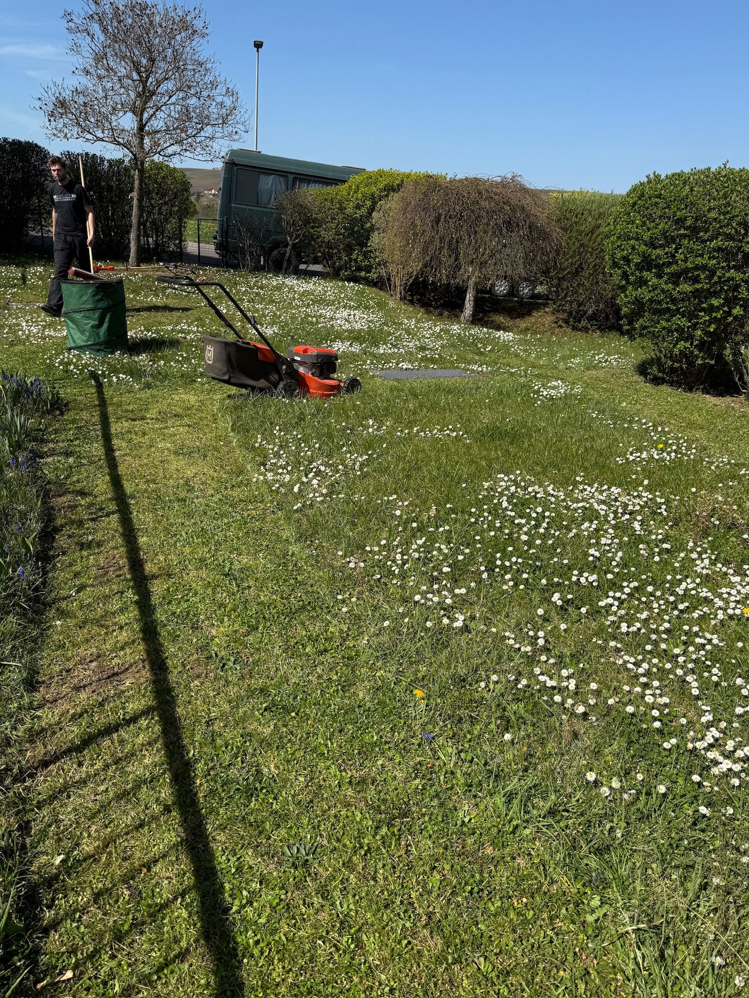 Grünflächenpflege — Wohnanlage